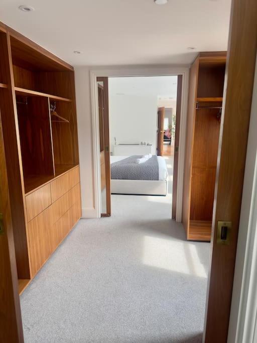 Penthouse 3bed3bath * London