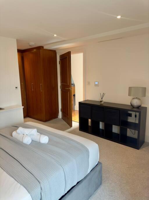 Penthouse 3bed3bath Apartment *