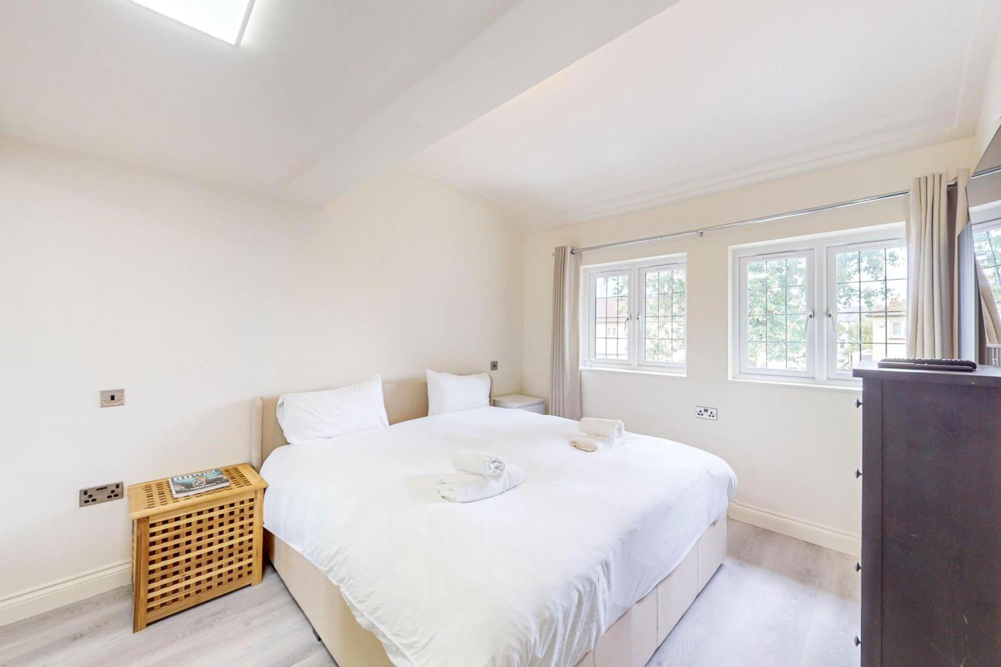 2bed With Free Parking & An Aircon - 40min To Centre