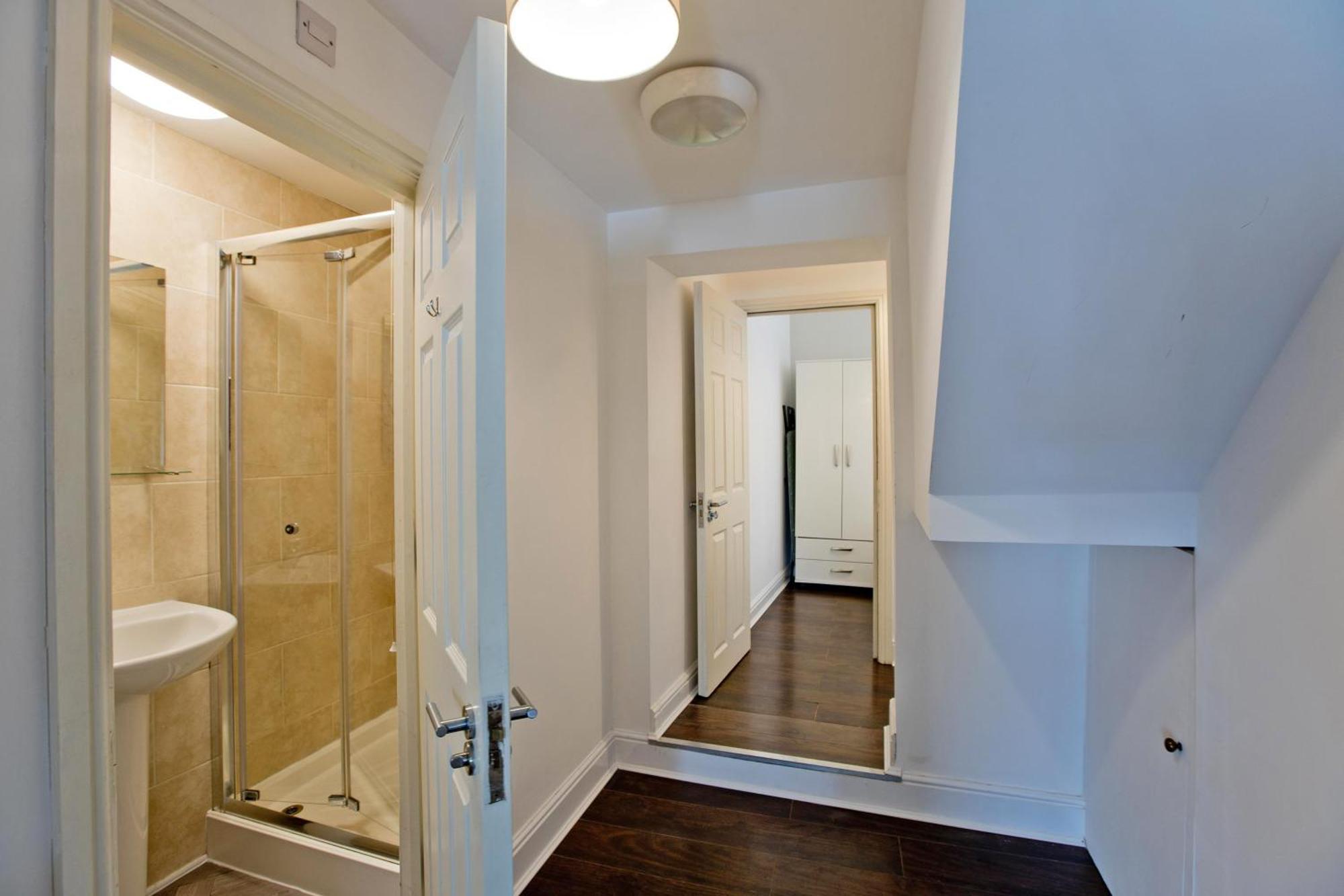 Imperial Corner House-whitechapel Apartment *