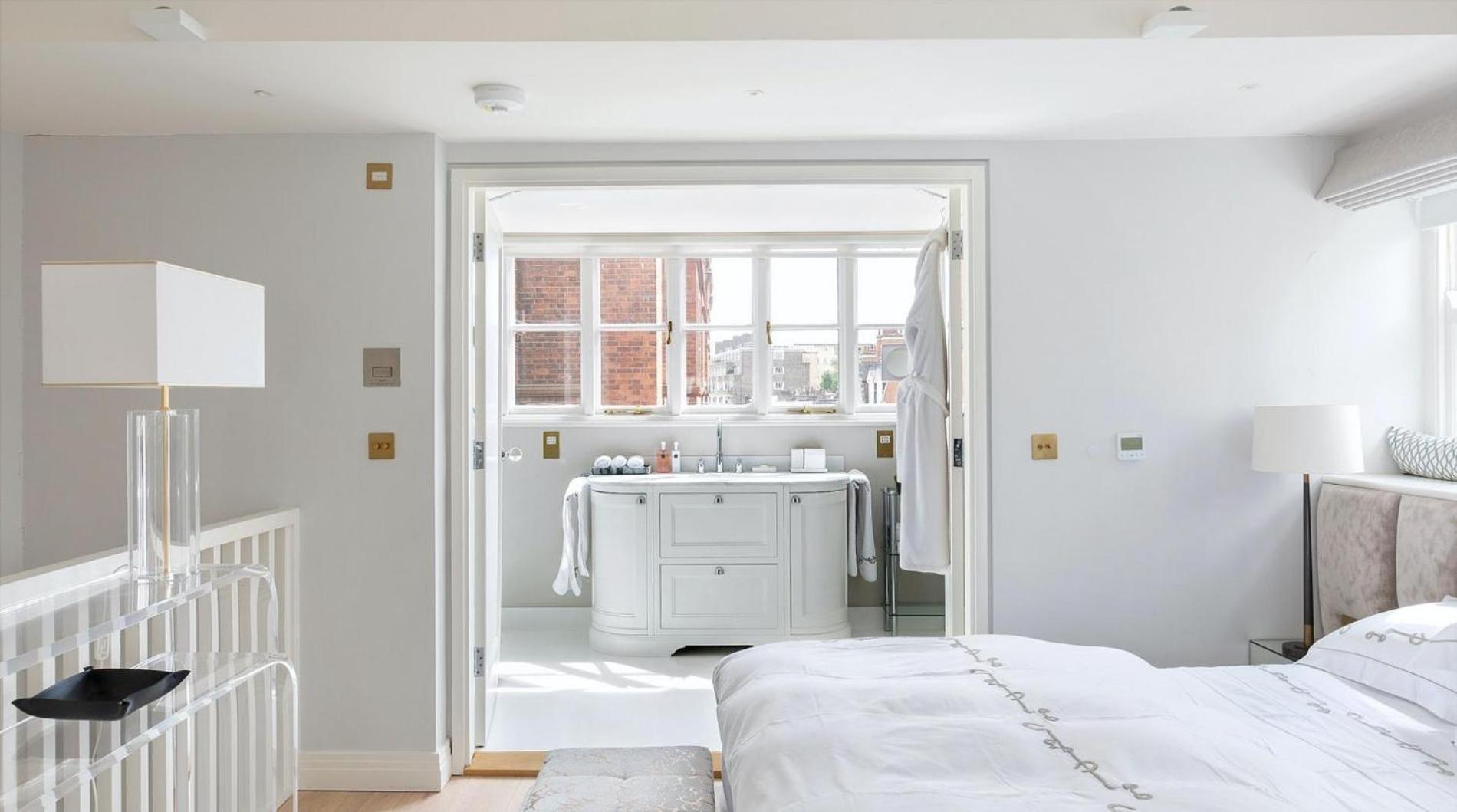 Pocket Full Of Pearls 1 Bedroom Duplex Penthouse Apartment *
