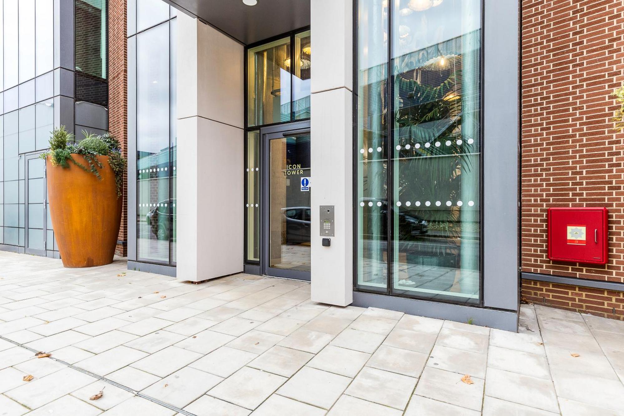 Icon Tower Apartment London