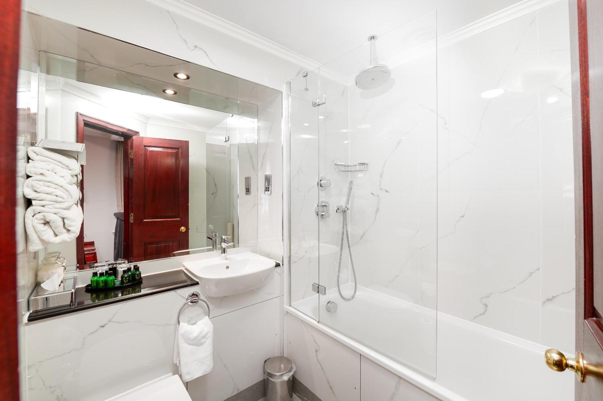 Fitzrovia 4*