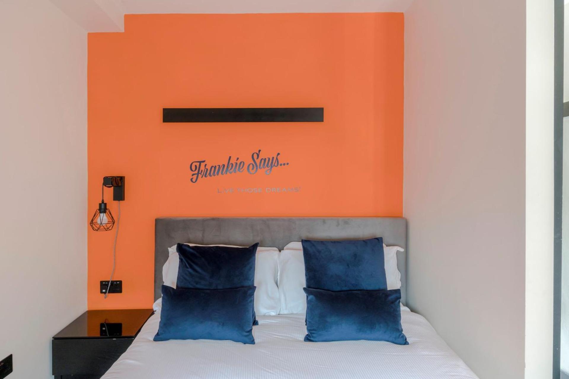 The Peaches & Cream - Soho - By Frankie Says Apartment *
