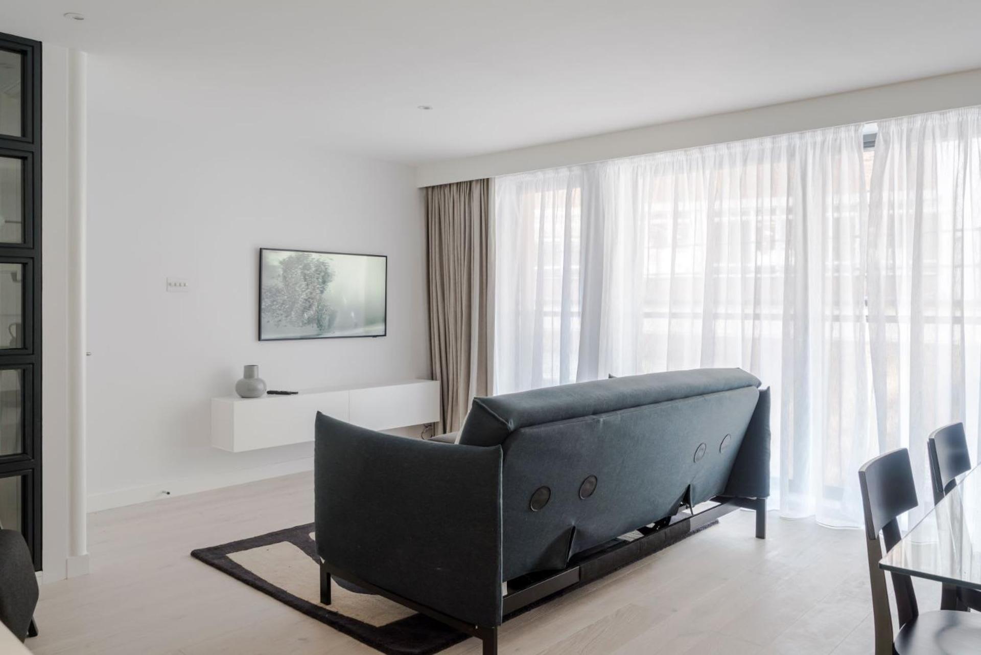 Blue Jeans White Shirt - Fitzrovia - By Frankie Says Apartment London
