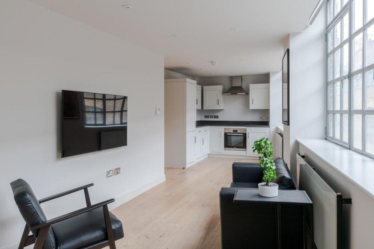 Dolls House - Farringdon - By Frankie Says Apartment London