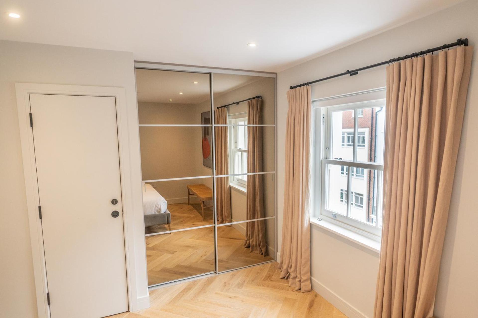 Modern 2 Bed Charlotte Street On 3rd Floor London