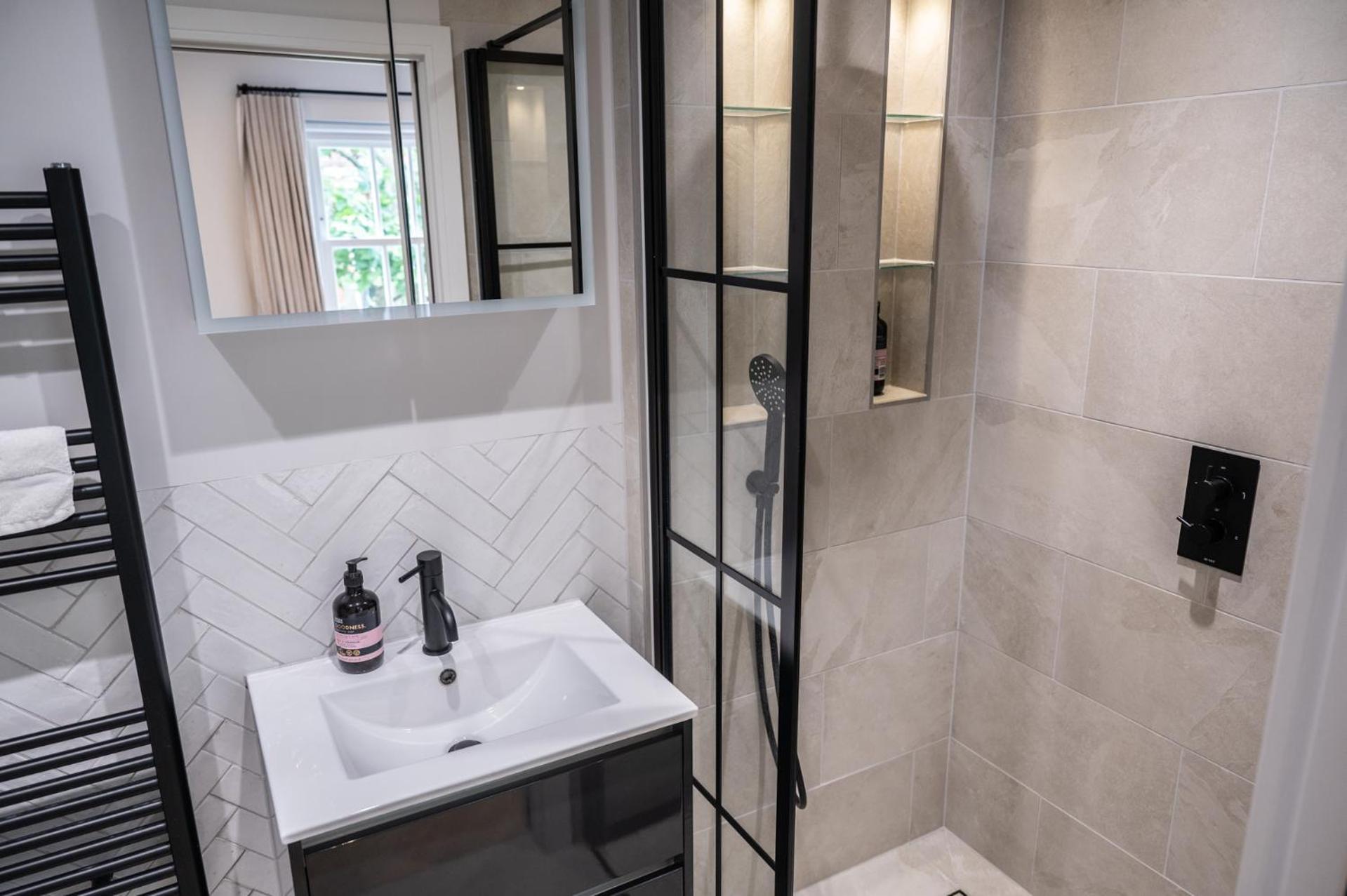 Apartment Modern 2 Bed Charlotte Street On 3rd Floor
