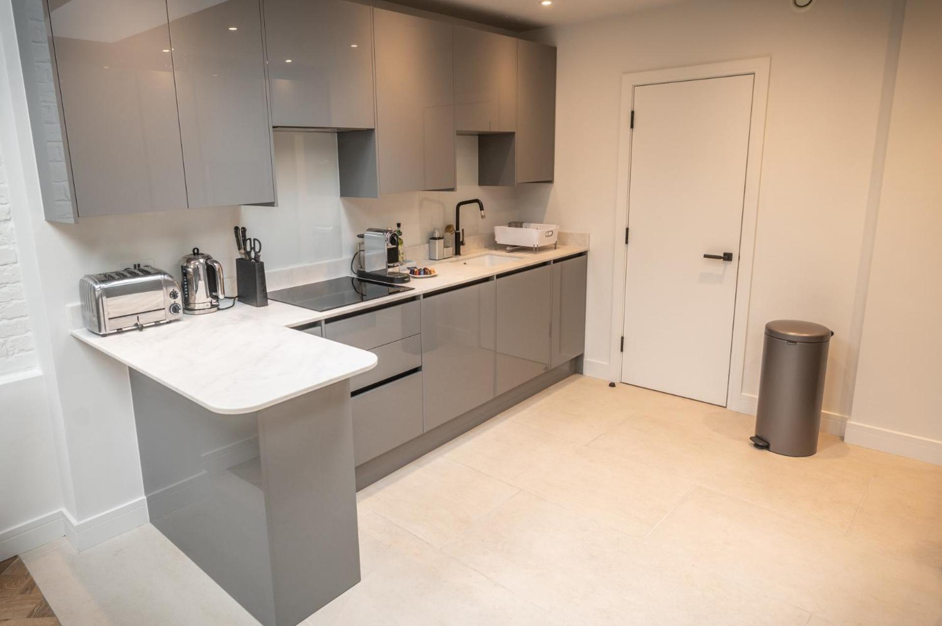 Apartment Modern 2 Bed Charlotte Street On 3rd Floor London