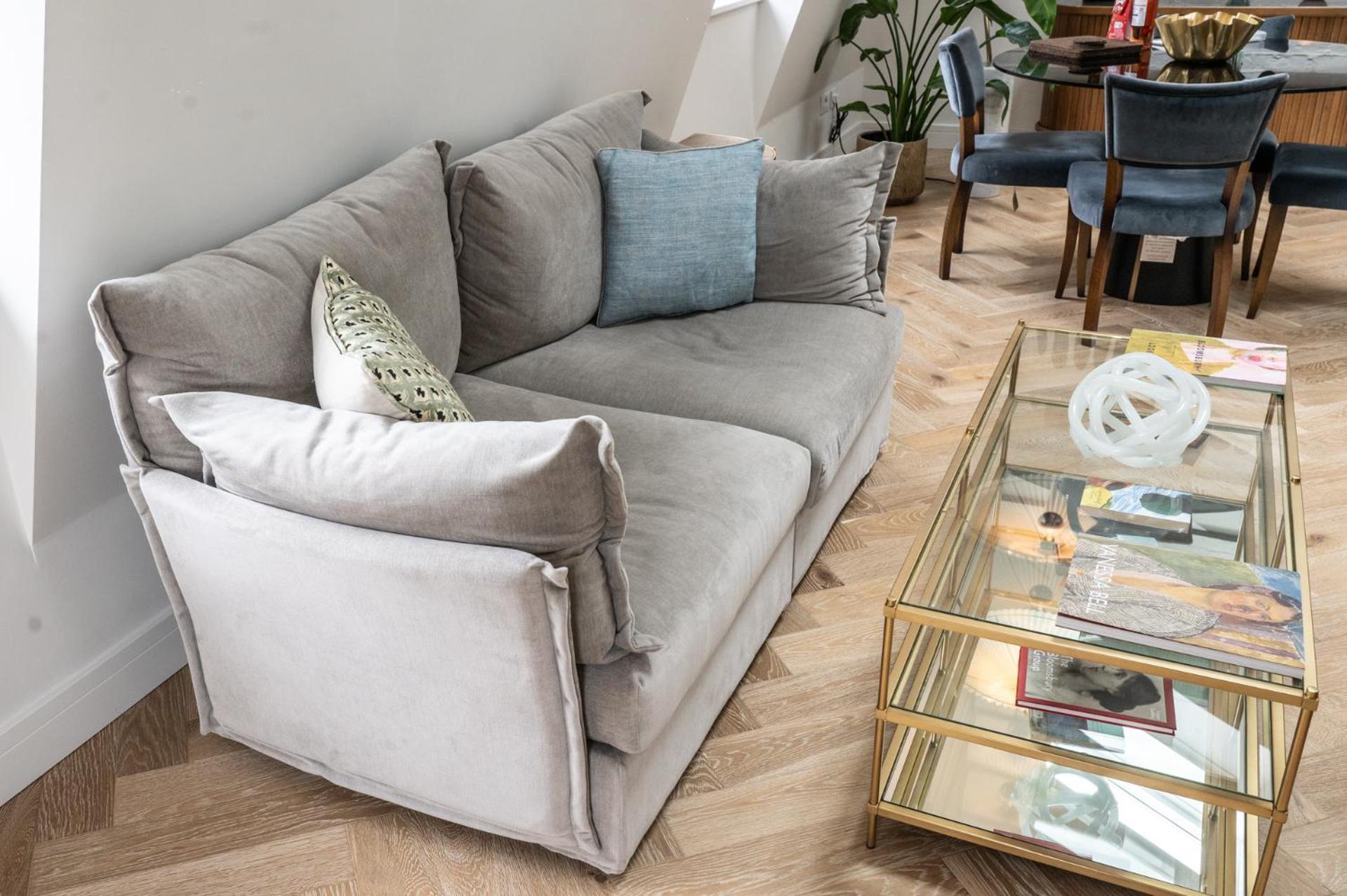 Modern 2 Bed Charlotte Street On 3rd Floor Apartment *