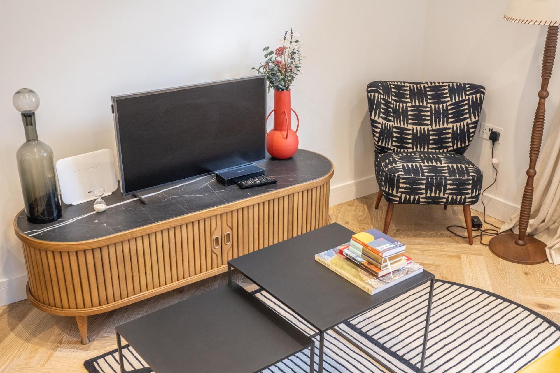 Modern, Stylish Newly Refurbished 2nd Floor In Fitzrovia Apartment London