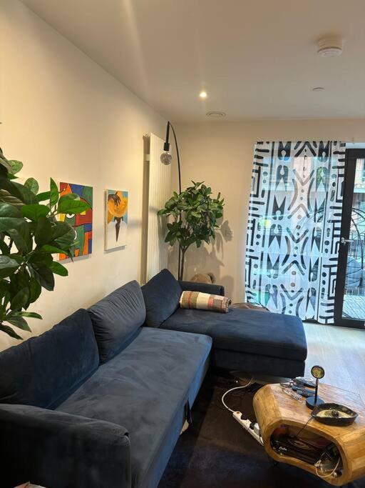 Royal Docks Riverside 3 Bed Apartment