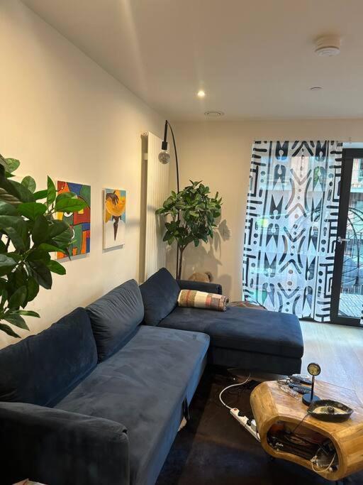 Royal Docks Riverside 3 Bed Apartment