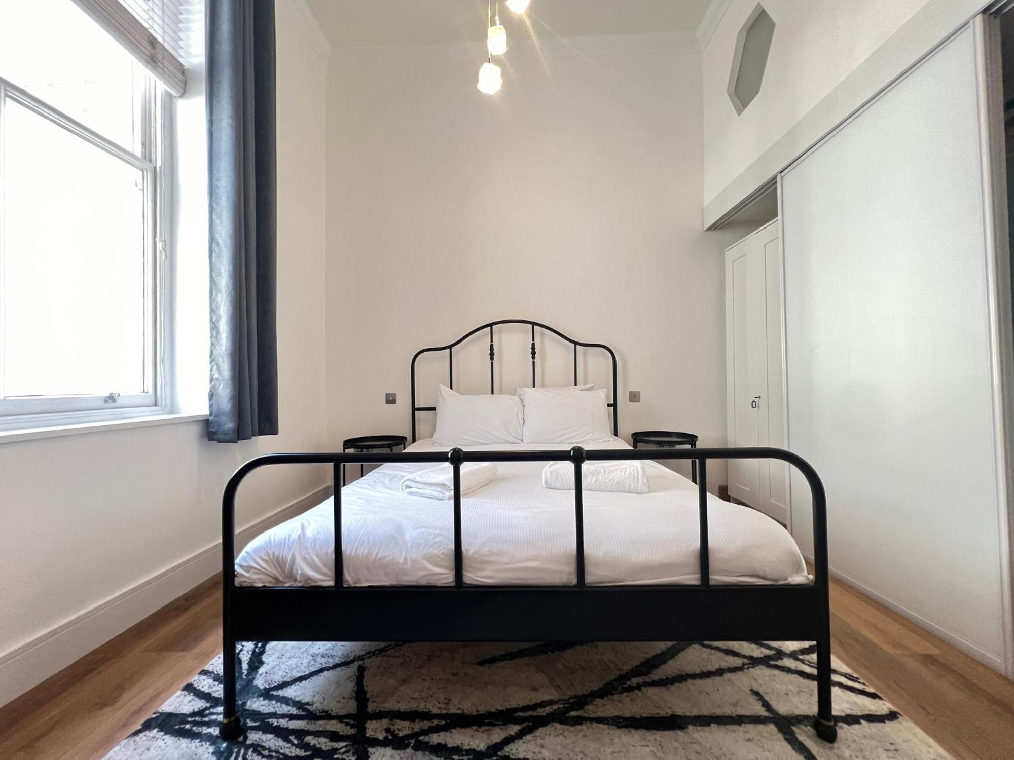3.5 High Ceilings - Centrally Located London