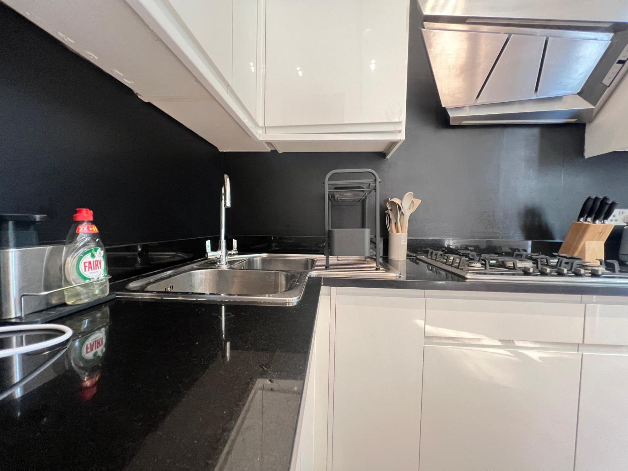 3.5 High Ceilings - Centrally Located * London