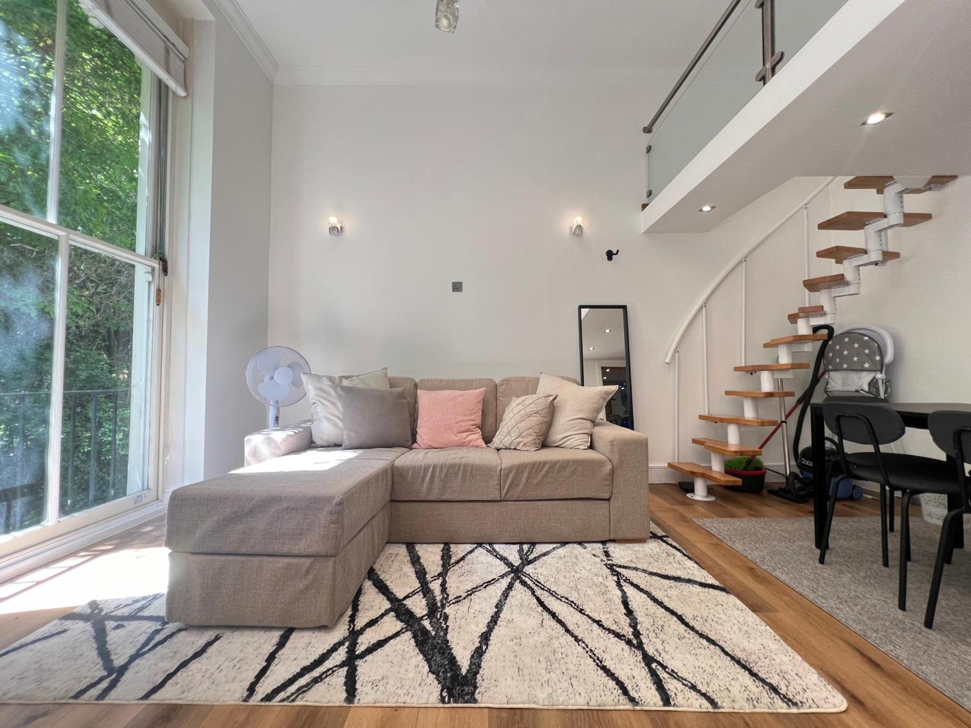 Apartment 3.5 High Ceilings - Centrally Located