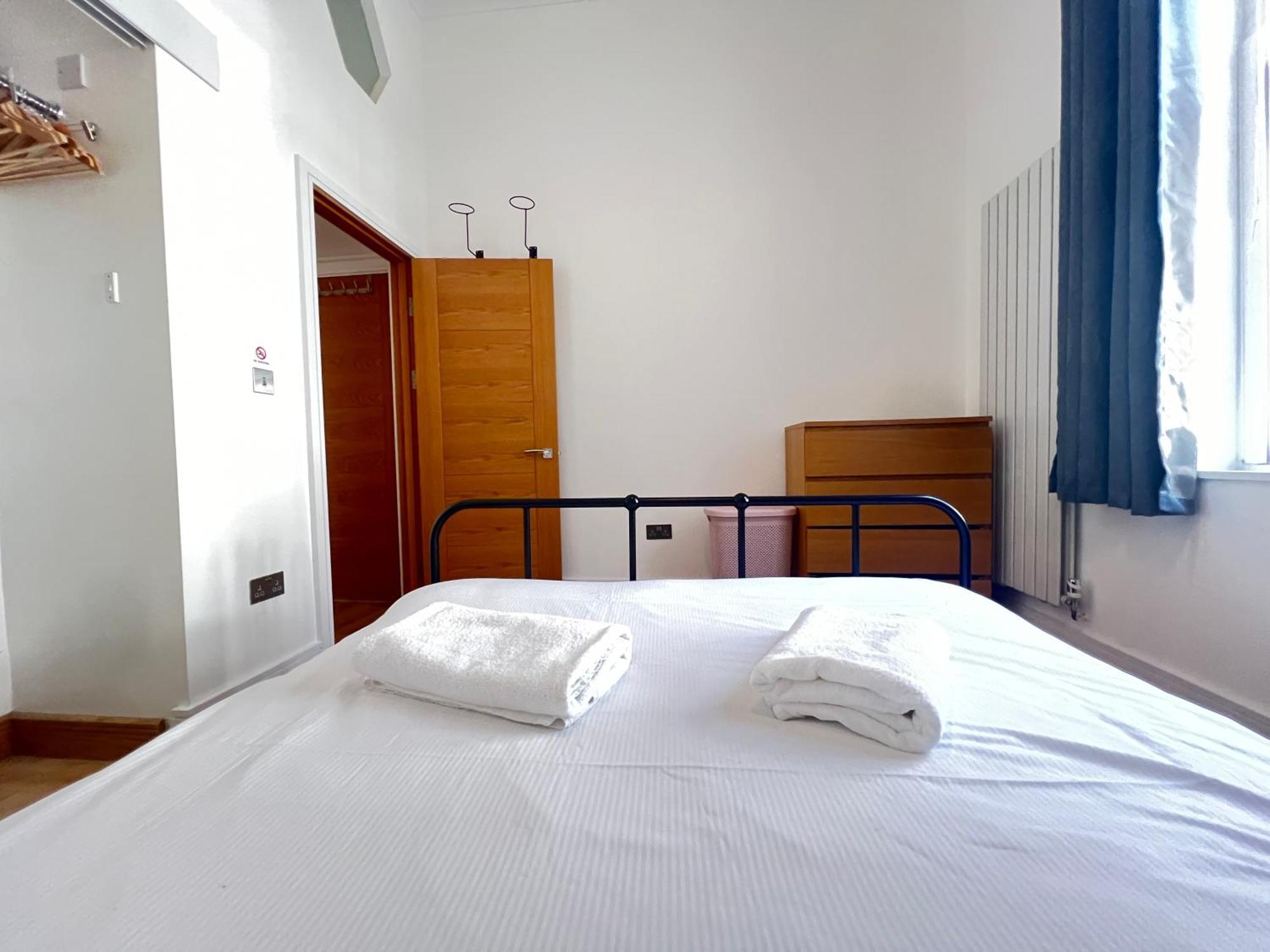 3.5 High Ceilings - Centrally Located Apartment *