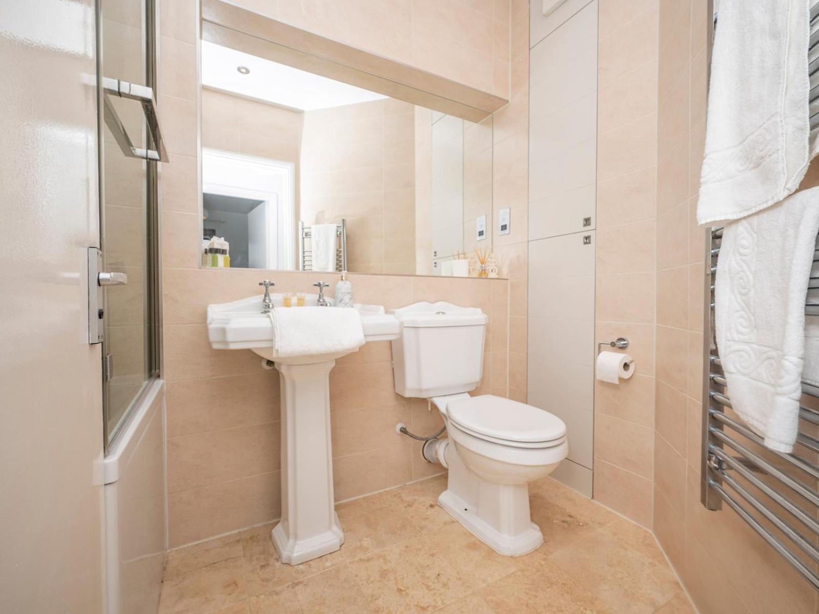 Apartment Pass The Keys - Waterfront Terrace Parking London