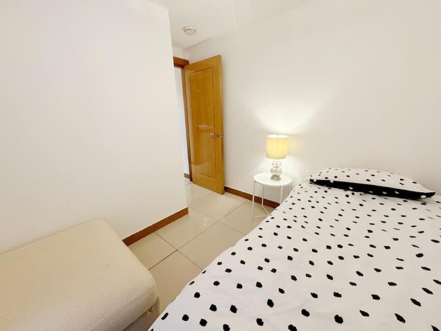 2 Bed In Apartment London