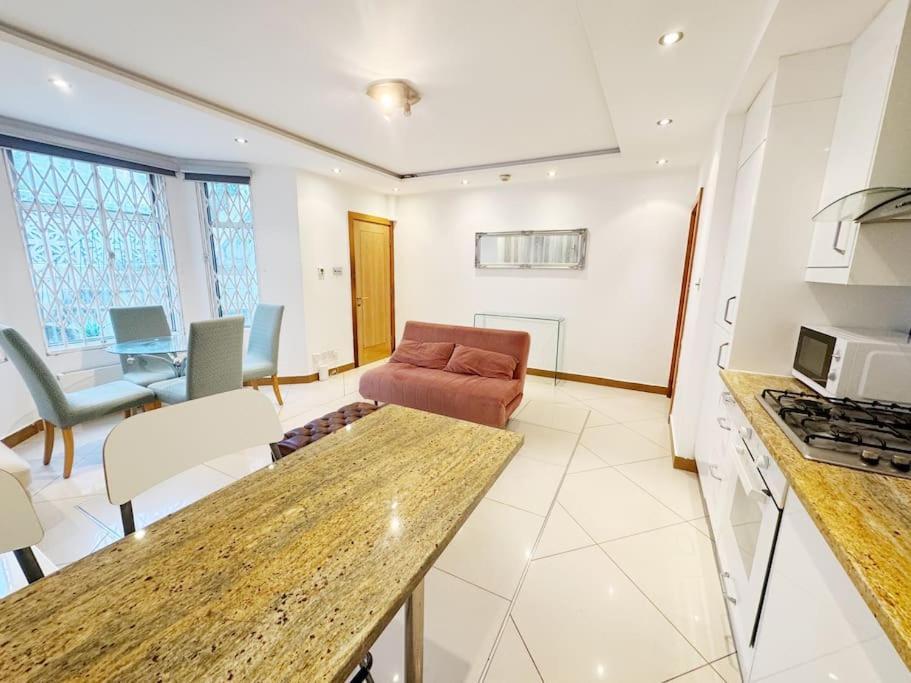 2 Bed In London
