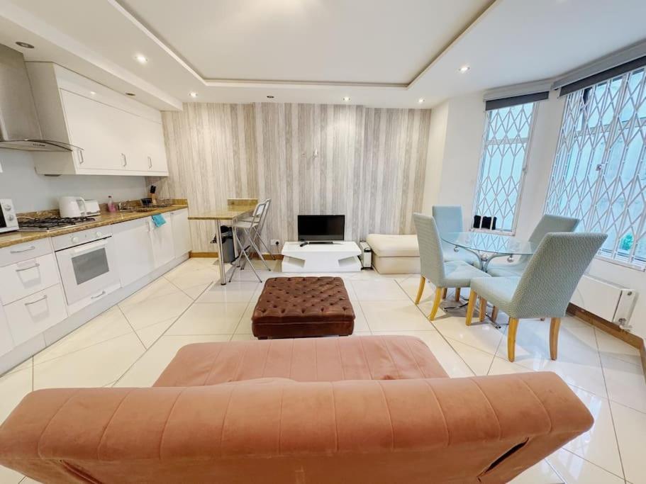 Apartment 2 Bed In *