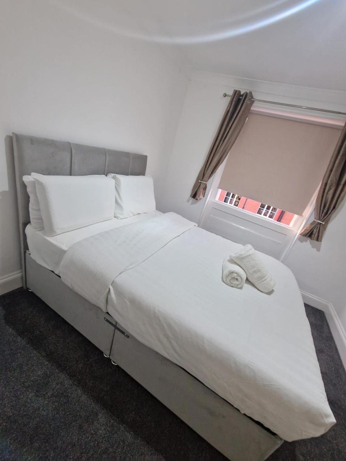 Baker Street Residences Apartment *
