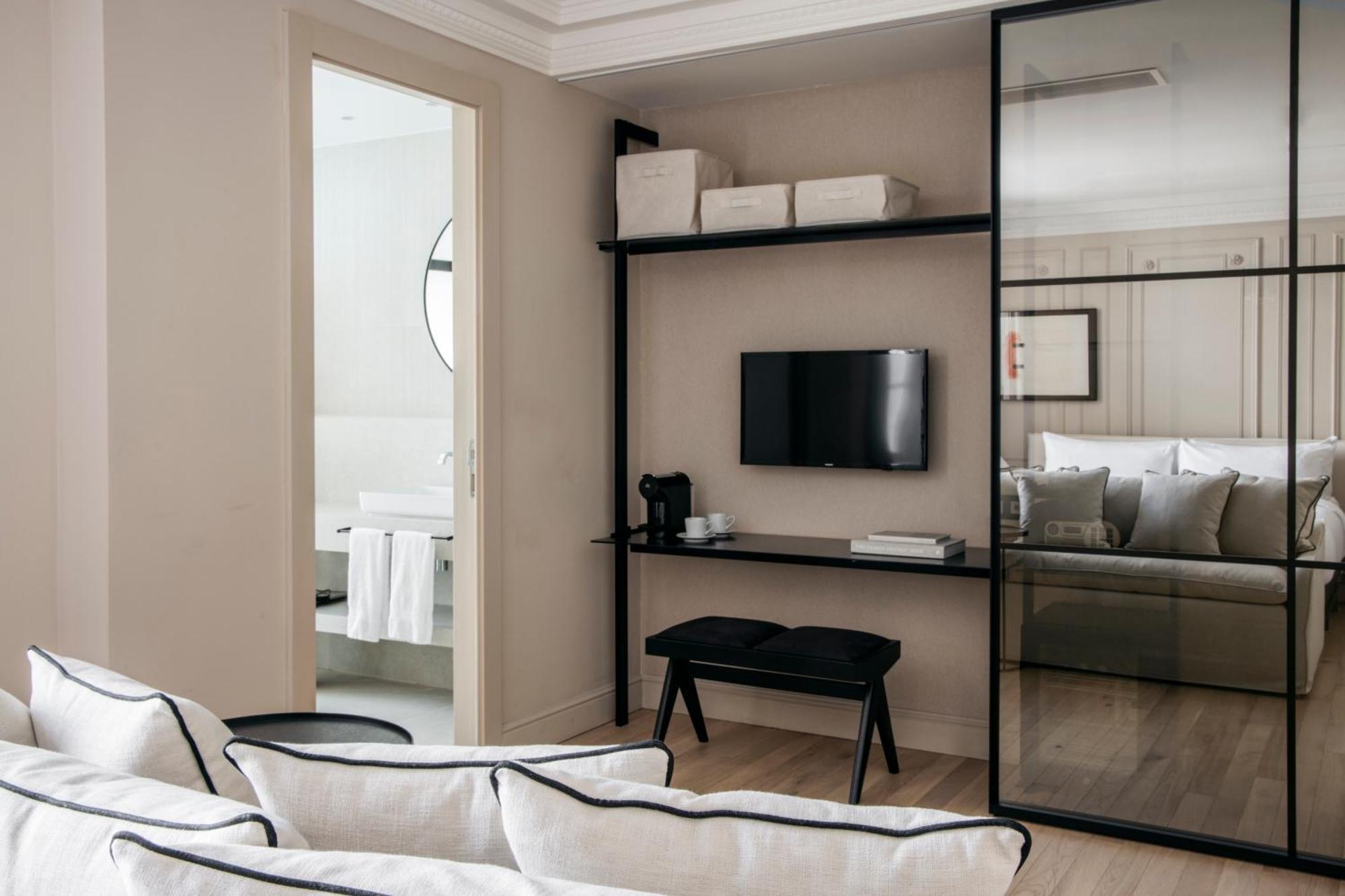 Hotel The Caesar London
