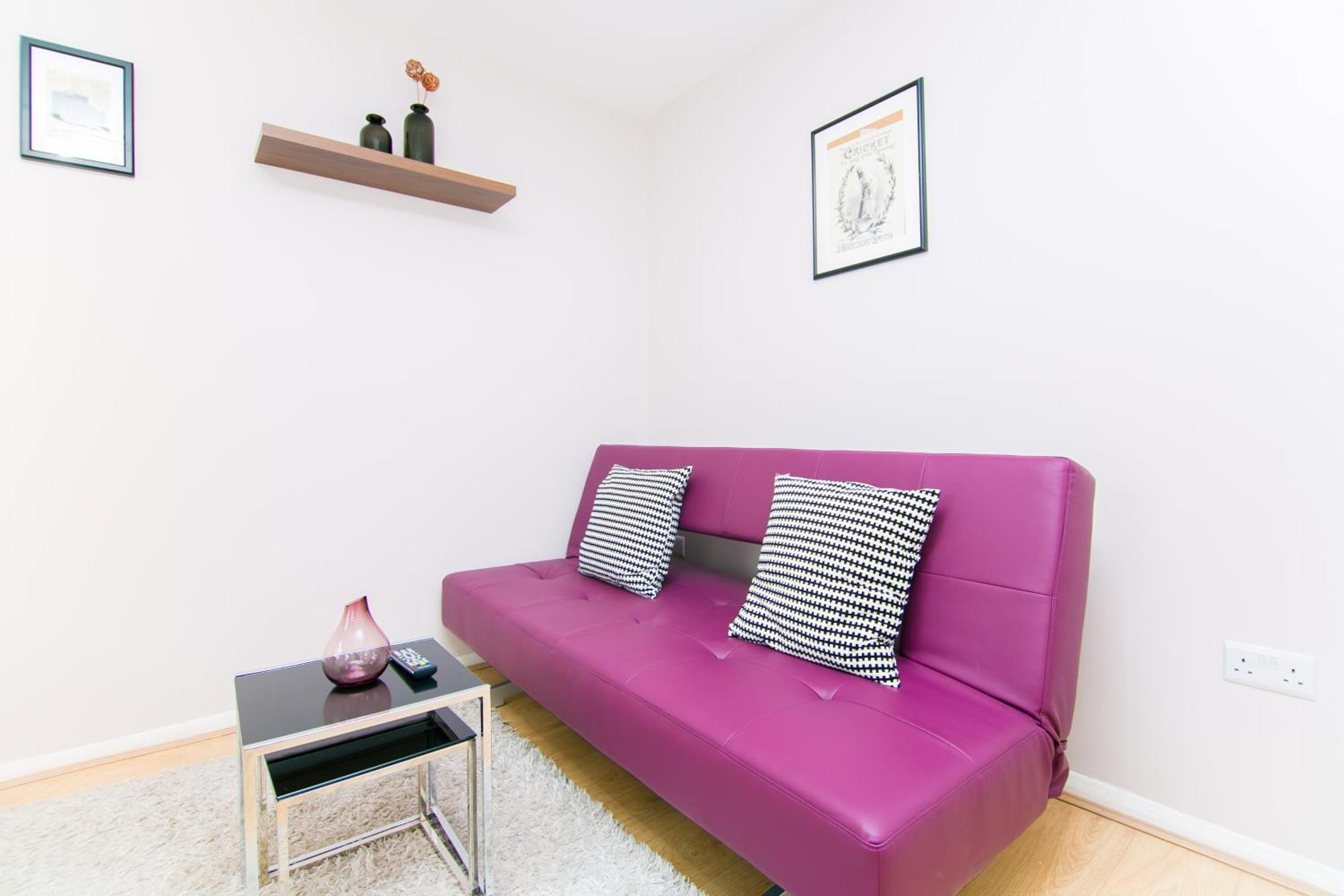 Maple Street Apartment *