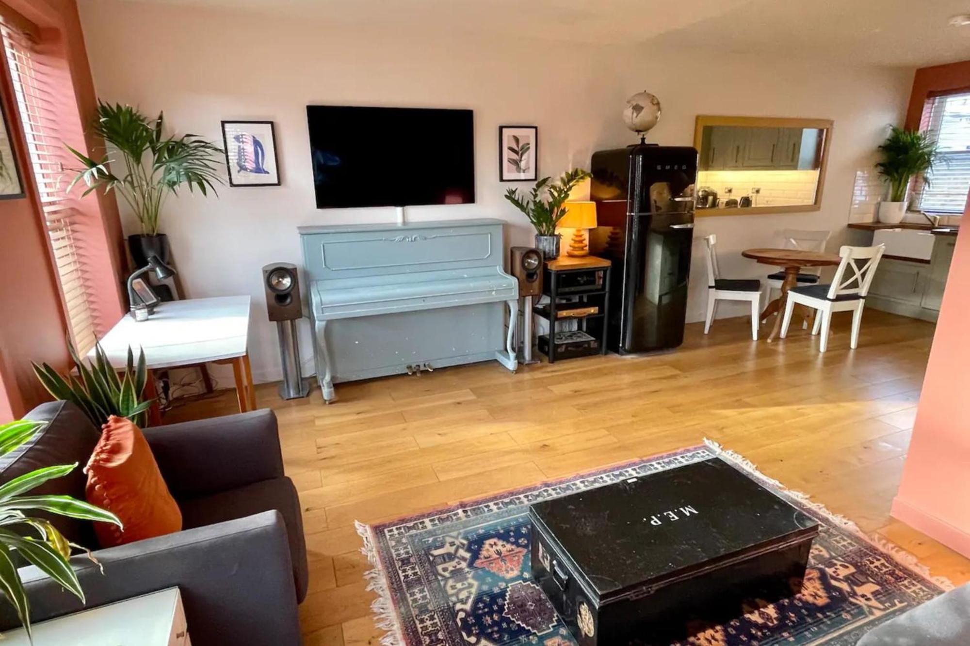 Charming And Spacious 2 Bed Near Kensal Green Tube Apartment London