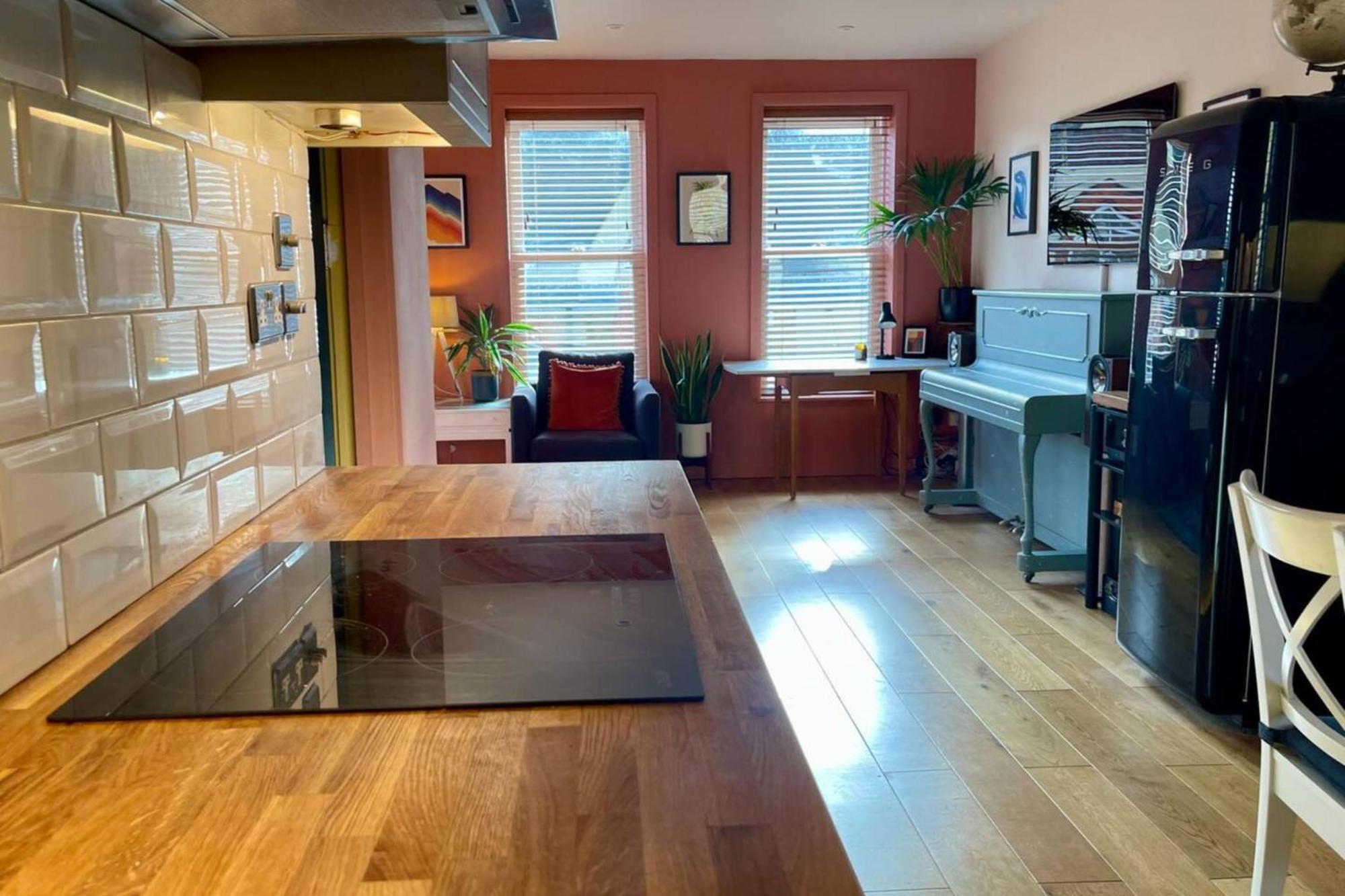 Charming And Spacious 2 Bed Near Kensal Green Tube Apartment London