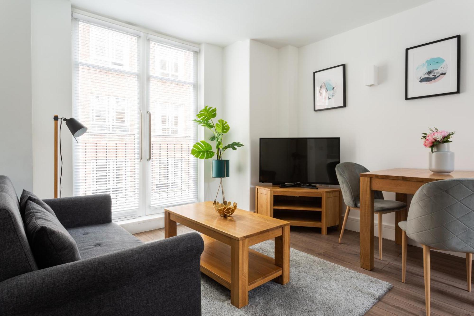 Victoria - Vincent Square By Viridian London