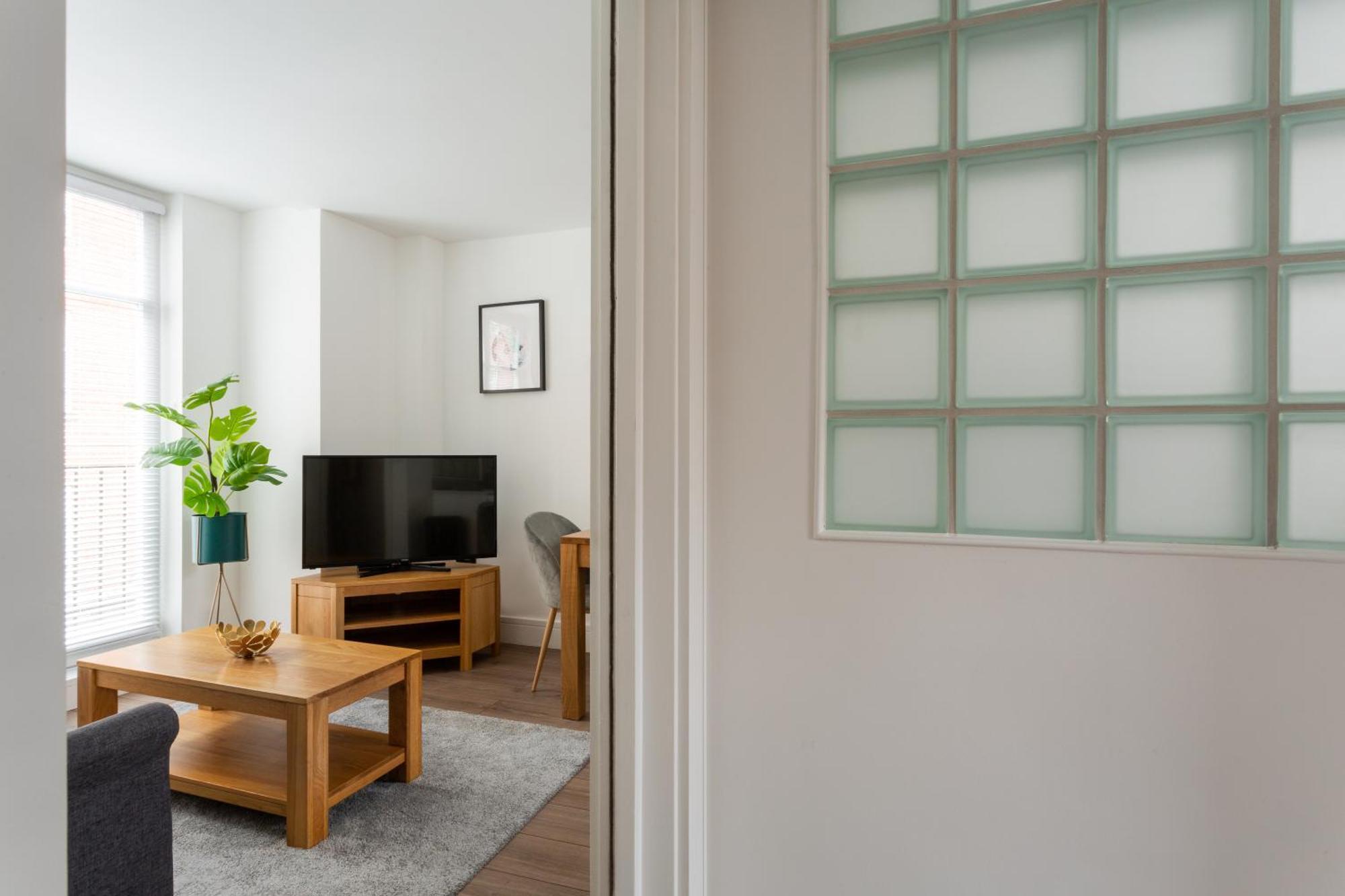 Victoria - Vincent Square By Viridian * London