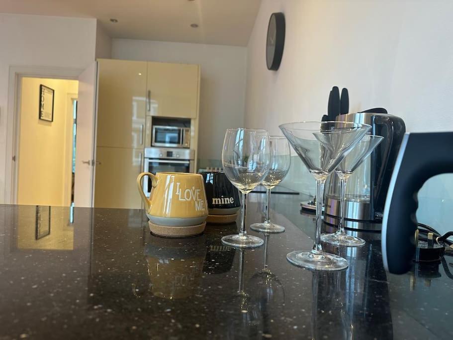 Putney , Modern-flawless !