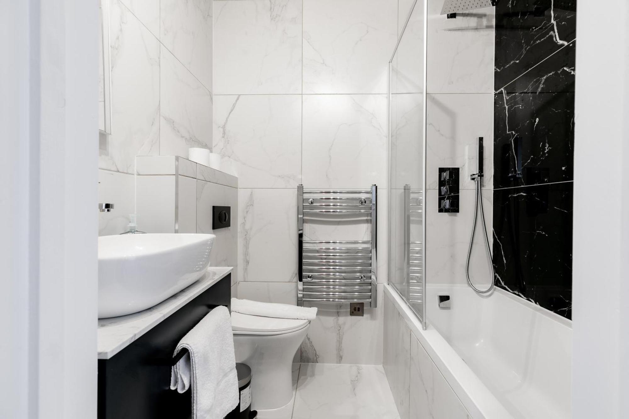Bright Near Marble Arch And Hyde Park London