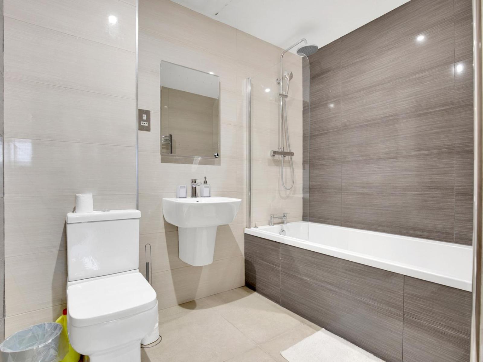 2 Bedrooms 2baths 3toilets Near Excel City Airport O2 Sleeps Up To 5 Apartamento *