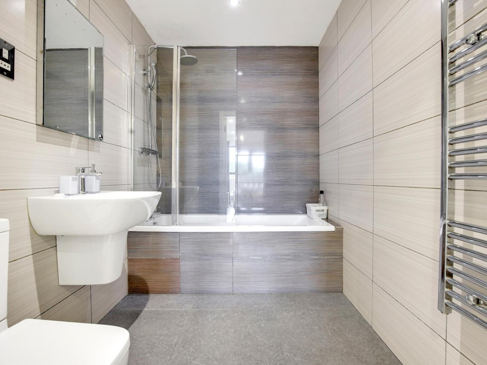 2 Bedrooms 2baths 3toilets Near Excel City Airport O2 Sleeps Up To 5 Apartamento