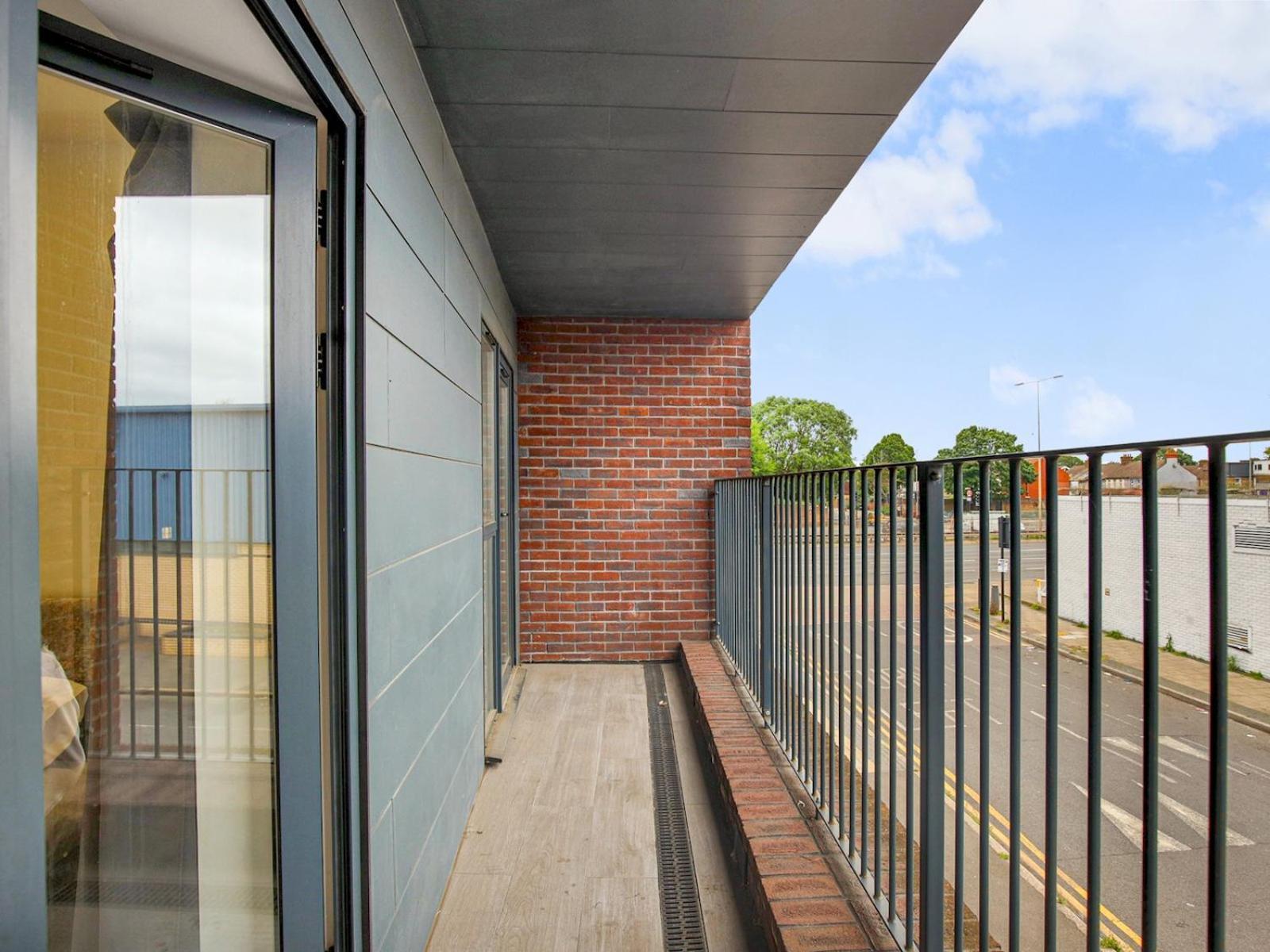 2 Bedrooms 2baths 3toilets Near Excel City Airport O2 Sleeps Up To 5 Apartamento Londres