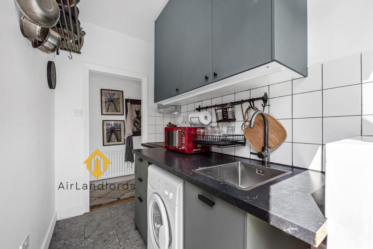 Unique 2 Bedroom Flat In Heart Of Walthamstow * London