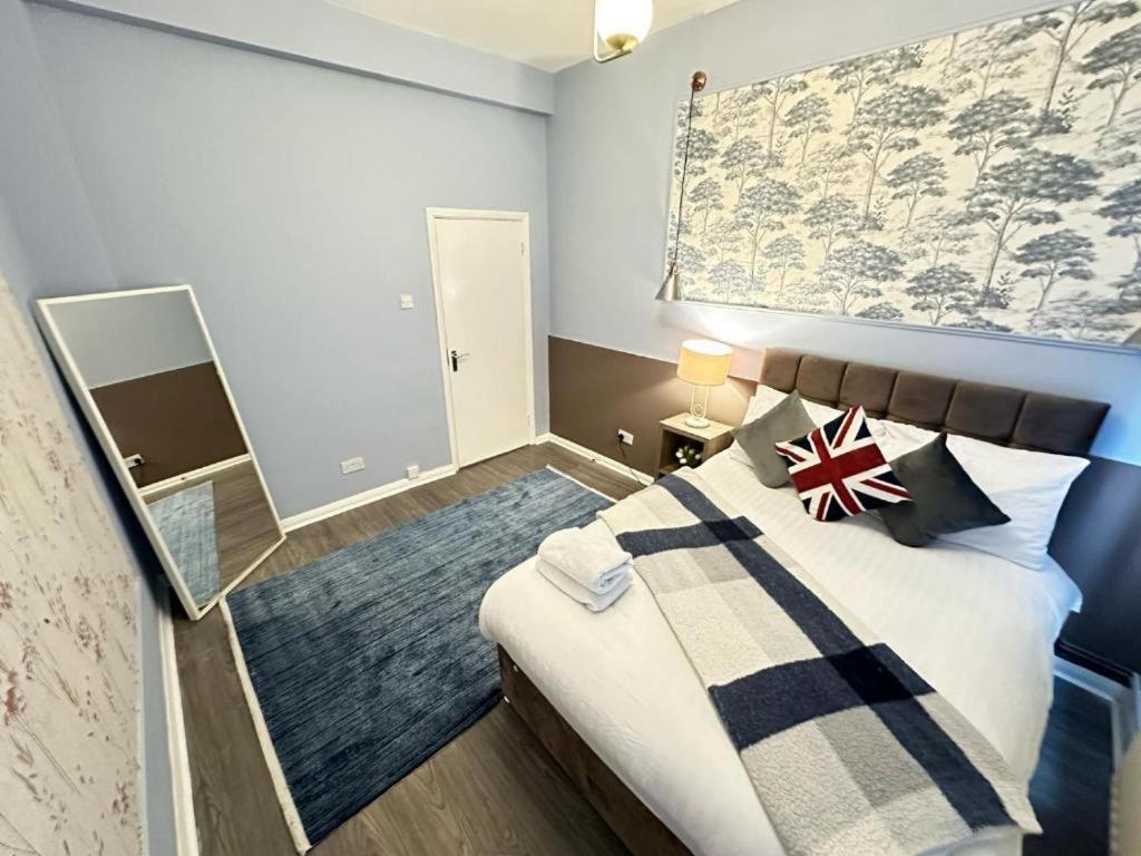 Lovely Three Bedroom Central Apartment London