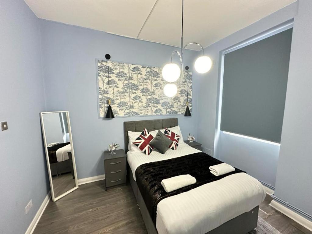 Apartment Lovely Three Bedroom Central *