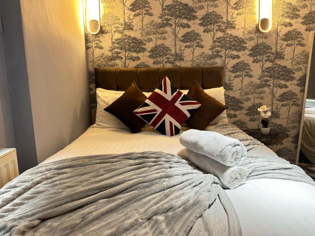 Lovely Three Bedroom Central Apartment London