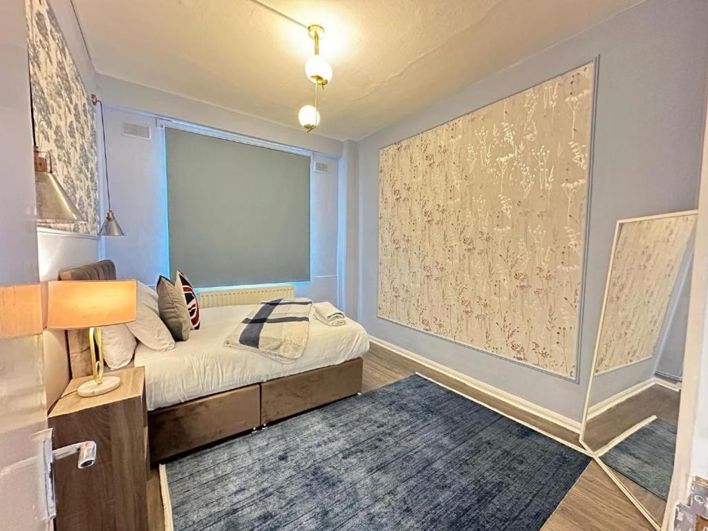 Apartment Lovely Three Bedroom Central