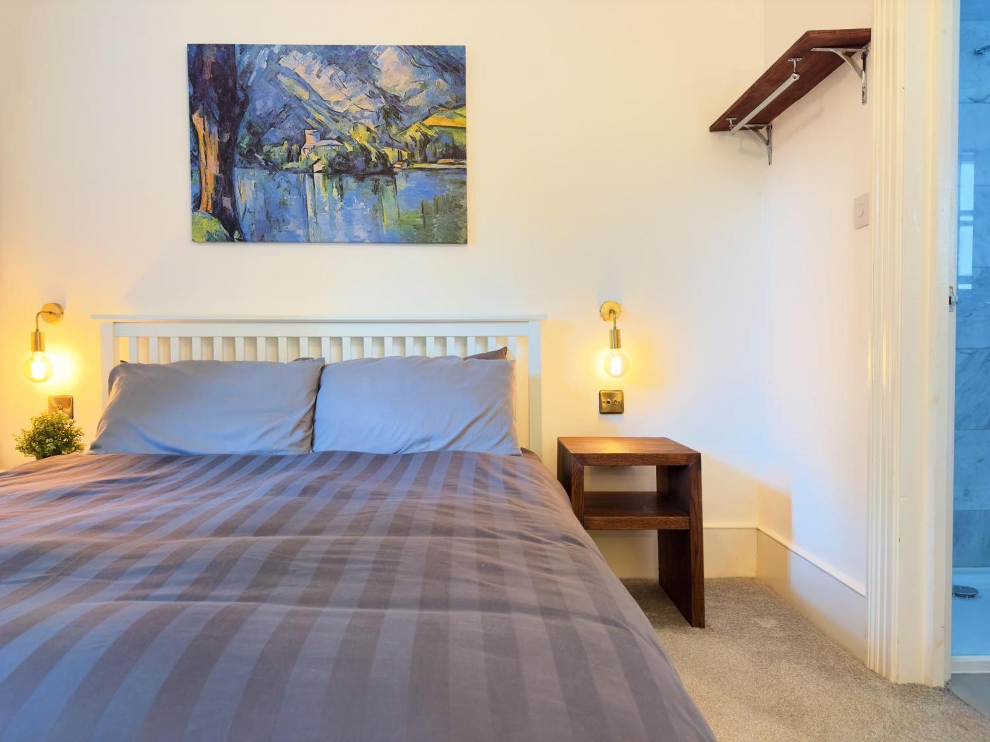 Boutique Style With Kitchen, Huge Shower, King Bed *