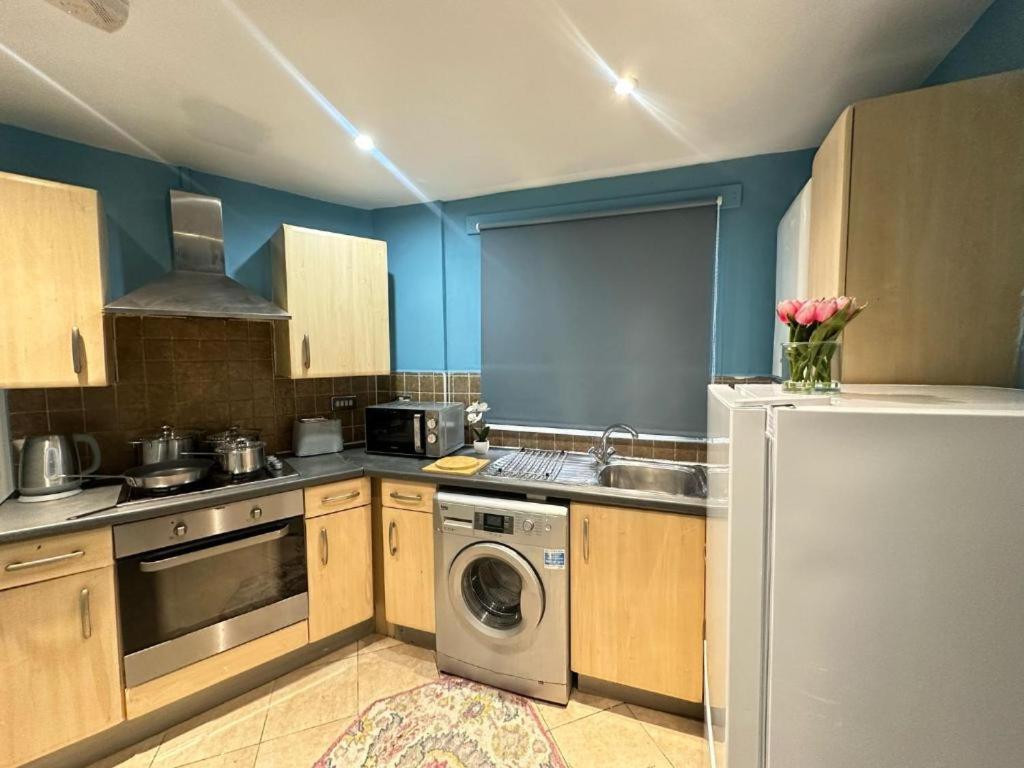 Lovely Three Bedroom Central Apartment London