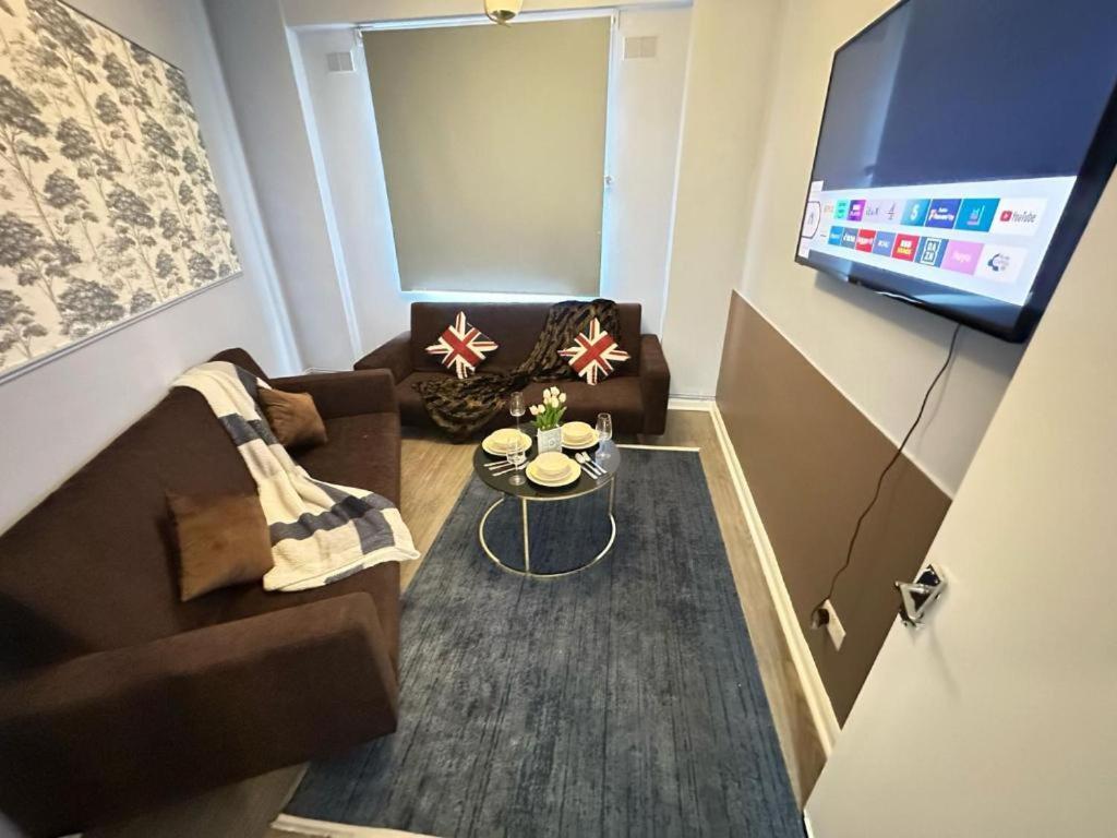 Lovely Three Bedroom Central London