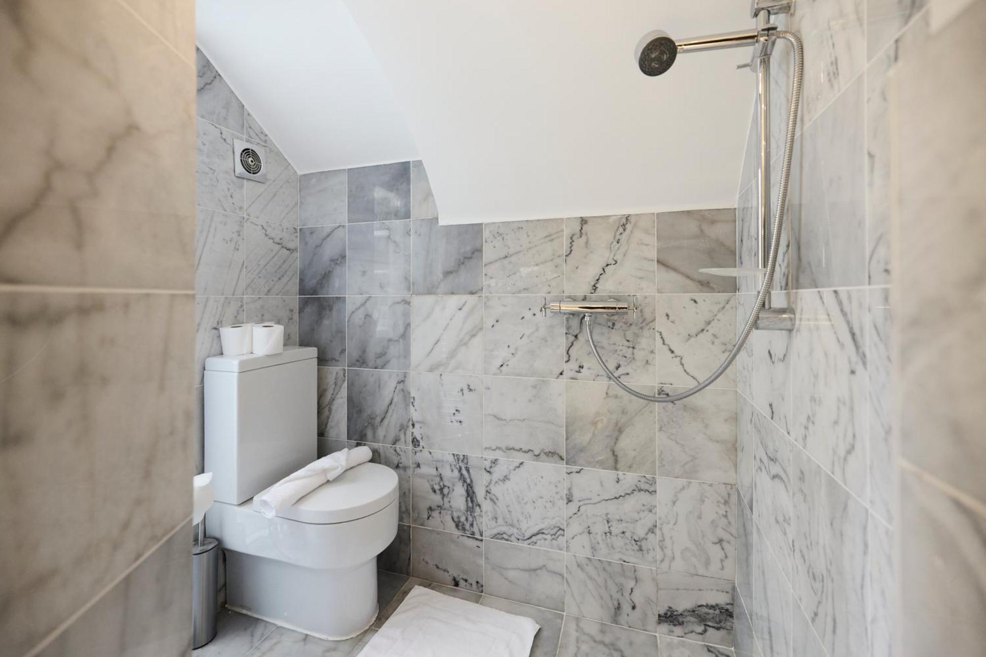 The Chelsea Retreat - Outstanding 5bdr House With Garden Apartment