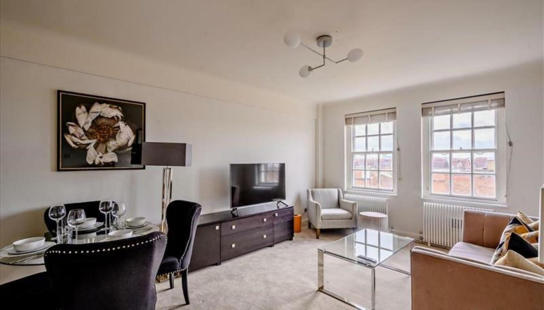 Mayfair Central Sleeps 6 People Apartment