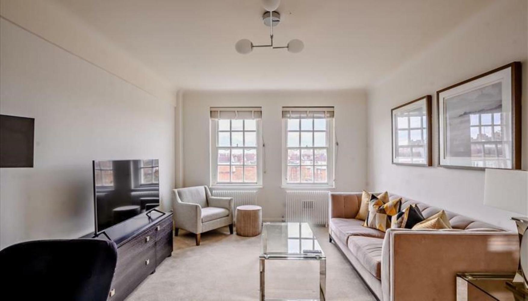 Mayfair Central Sleeps 6 People