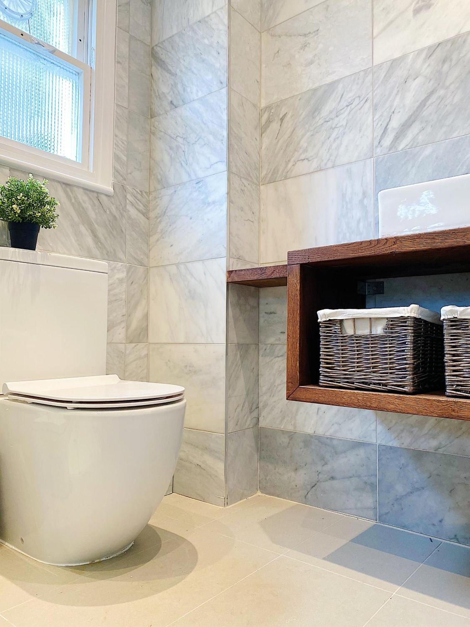 Boutique Style With Kitchen, Huge Shower, King Bed Apartment *