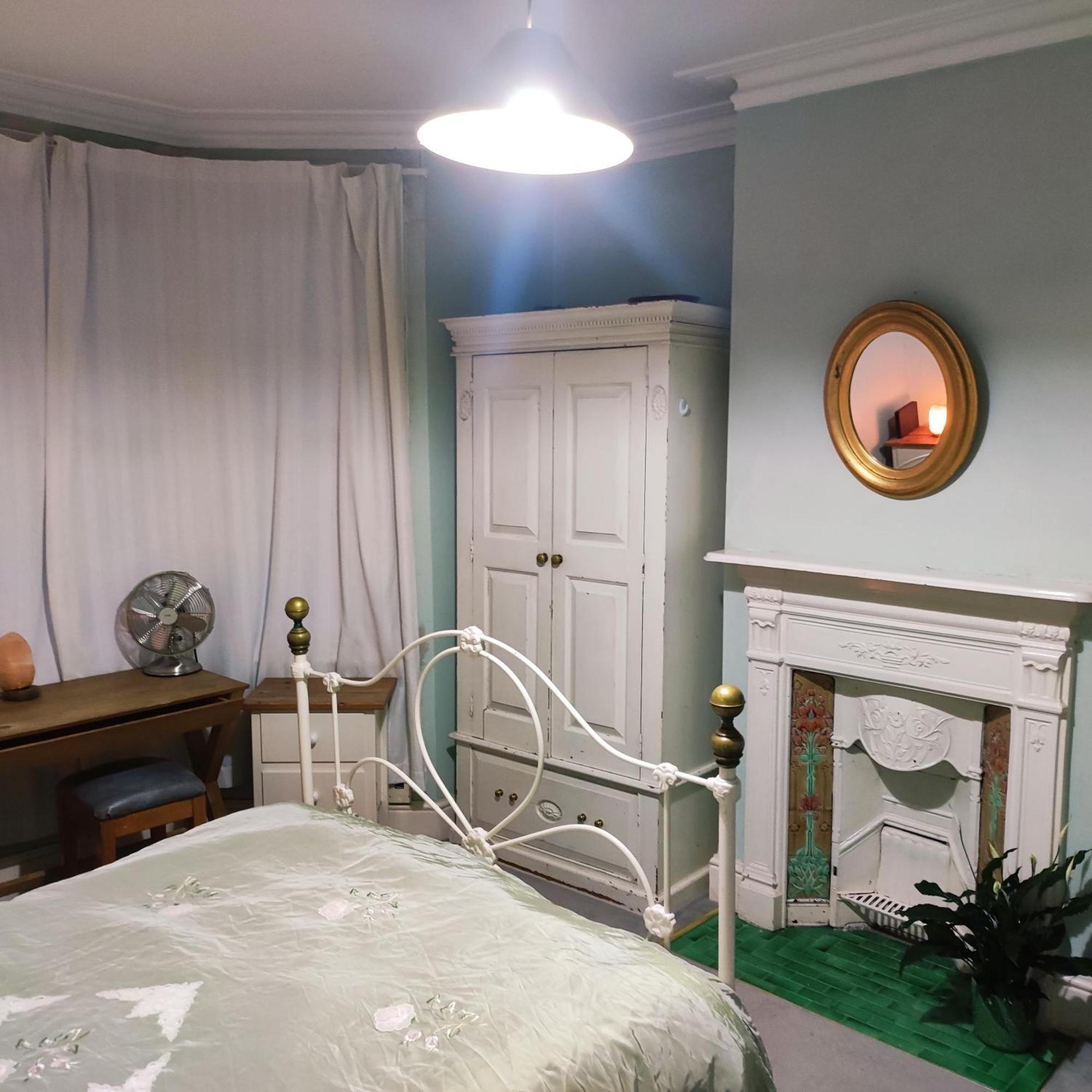 Cosy Double Near Wimbledon London